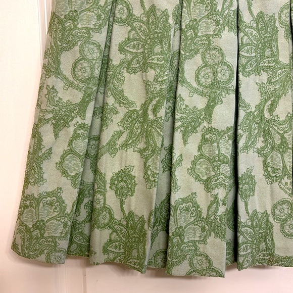 Kenzie Light Green Pleated Skirt Size 6 - Picture 4 of 7